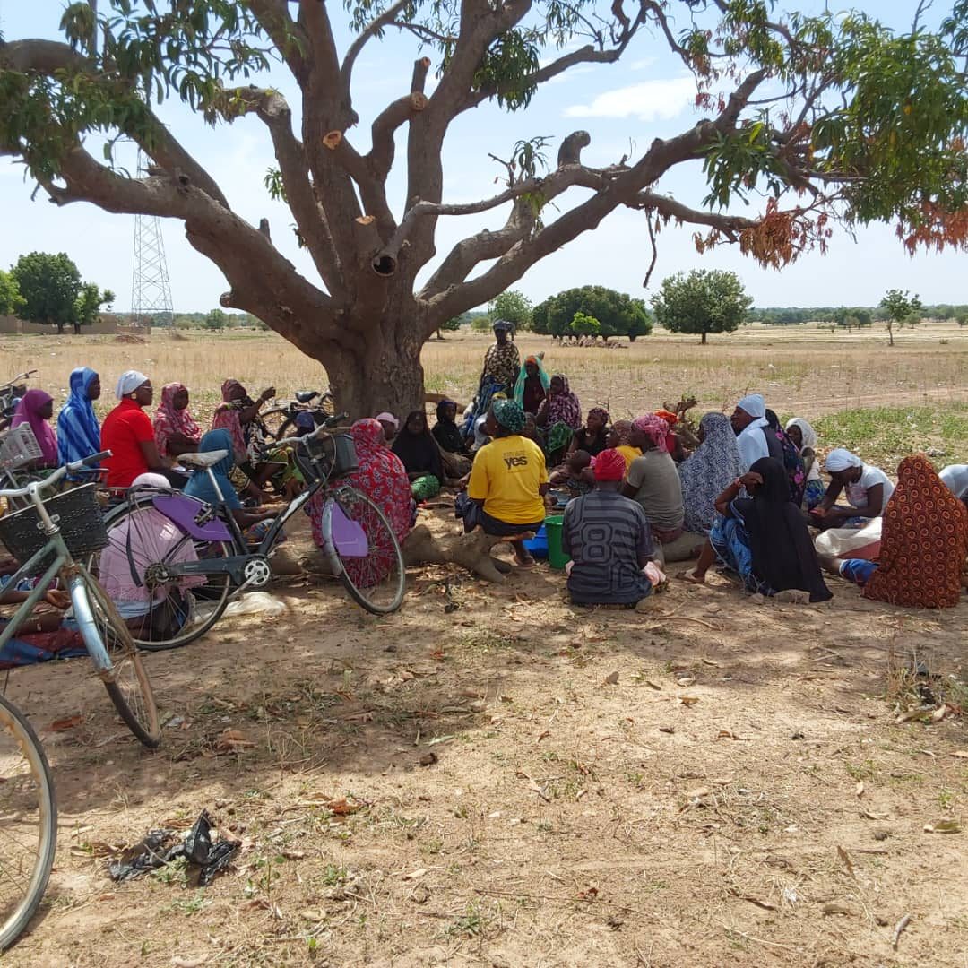 Dialogue communautaire organisé au village pour échanger et décider de l’abandon des mutilations génitales féminines, des mariages d’enfants et des violences faites aux enfants, avec l’appui de l’UNICEF